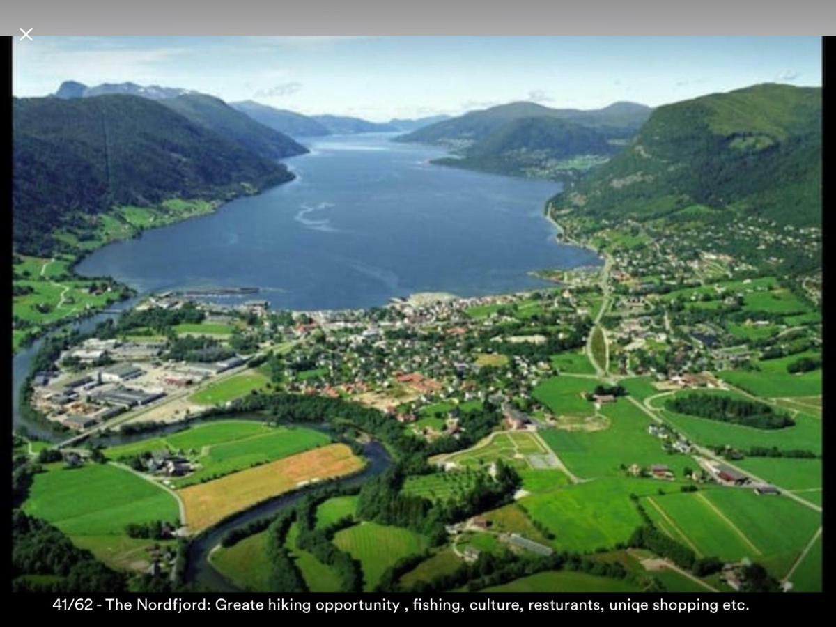 Koselig Landsbyhus I Nordfjord Nordfjordeid Zewnętrze zdjęcie